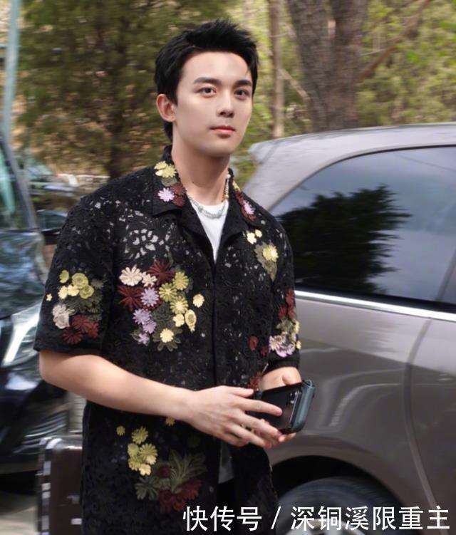 黄明昊|《拜托了冰箱》官宣海报,赵丽颖化身女强人,吴磊黄明昊搞笑加盟