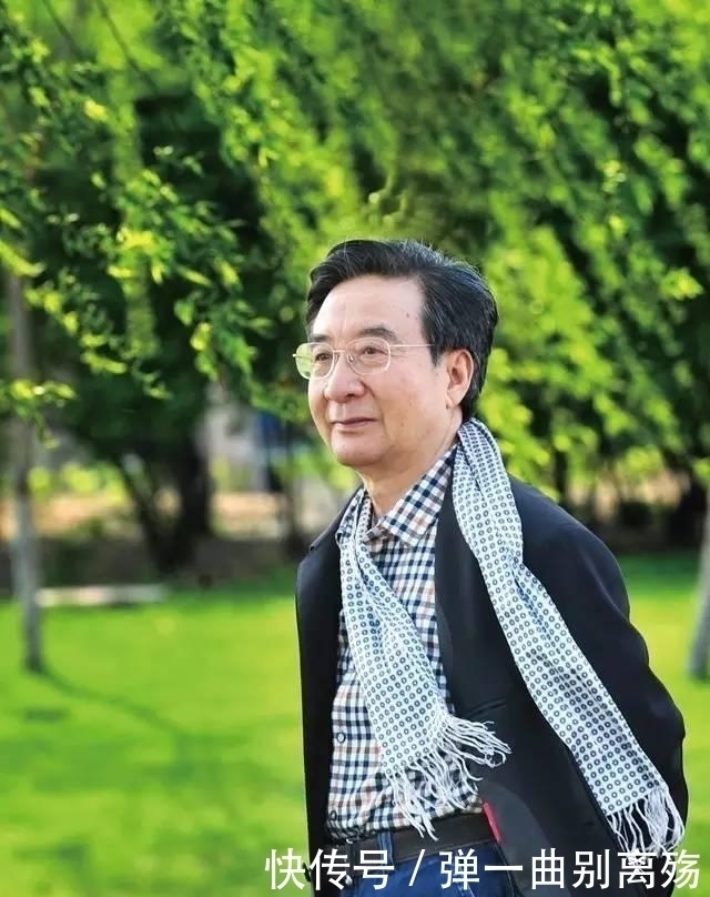 中国书法|他曾两任中国书协副主席,书法有清雅气息,所题牌匾庄严