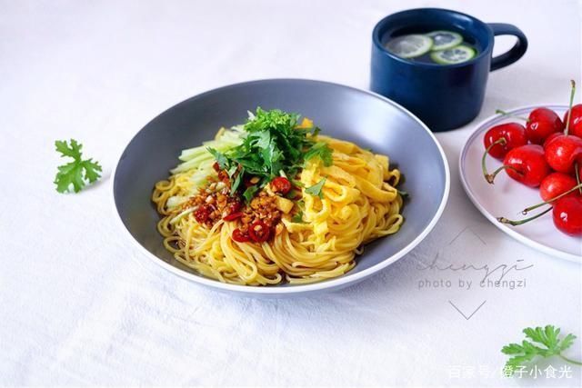 黄瓜|40岁女人极简晚餐，不用一滴油，低脂低热量，半月后腰围悄悄变瘦