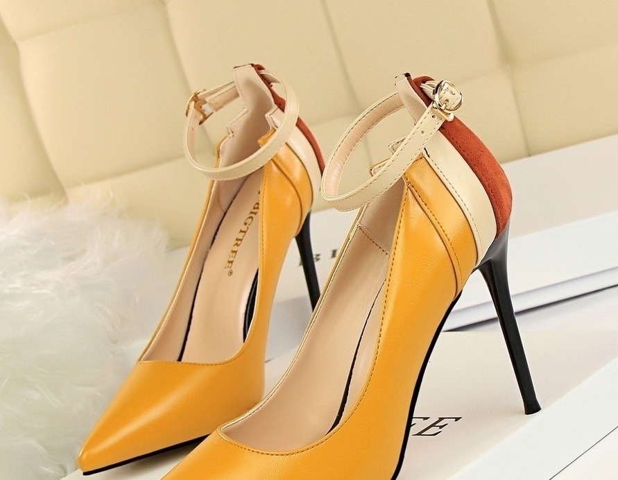 夜店 女人身材丰满,就要穿这种高跟鞋,性感妩媚,显高显瘦,贼美