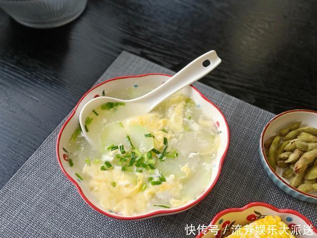 悄悄|1个女人的精致晚餐,悄悄走红朋友圈人到中年,优雅是一种态度