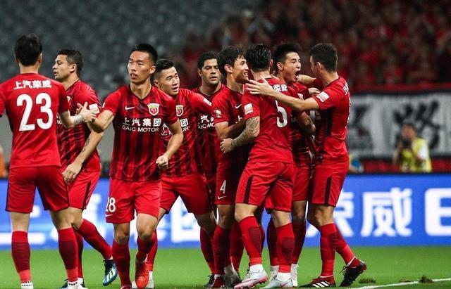 广州队|上港鲁能传喜讯!广州队做出重要决定,莱科郝伟这回可以安心了