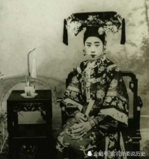 晚清|晚清夫妻老照片美丽惊艳的正室福晋,凤冠霞帔的新娘王妃