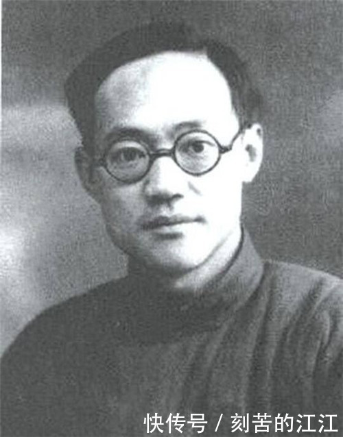 发妻离世,他拒绝下葬,将骨灰放床边33年,晚年心愿早点去陪她