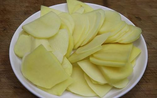  绵软|土豆试试这个新吃法，富贵黄金球，细腻绵软，酸甜好吃寓意好