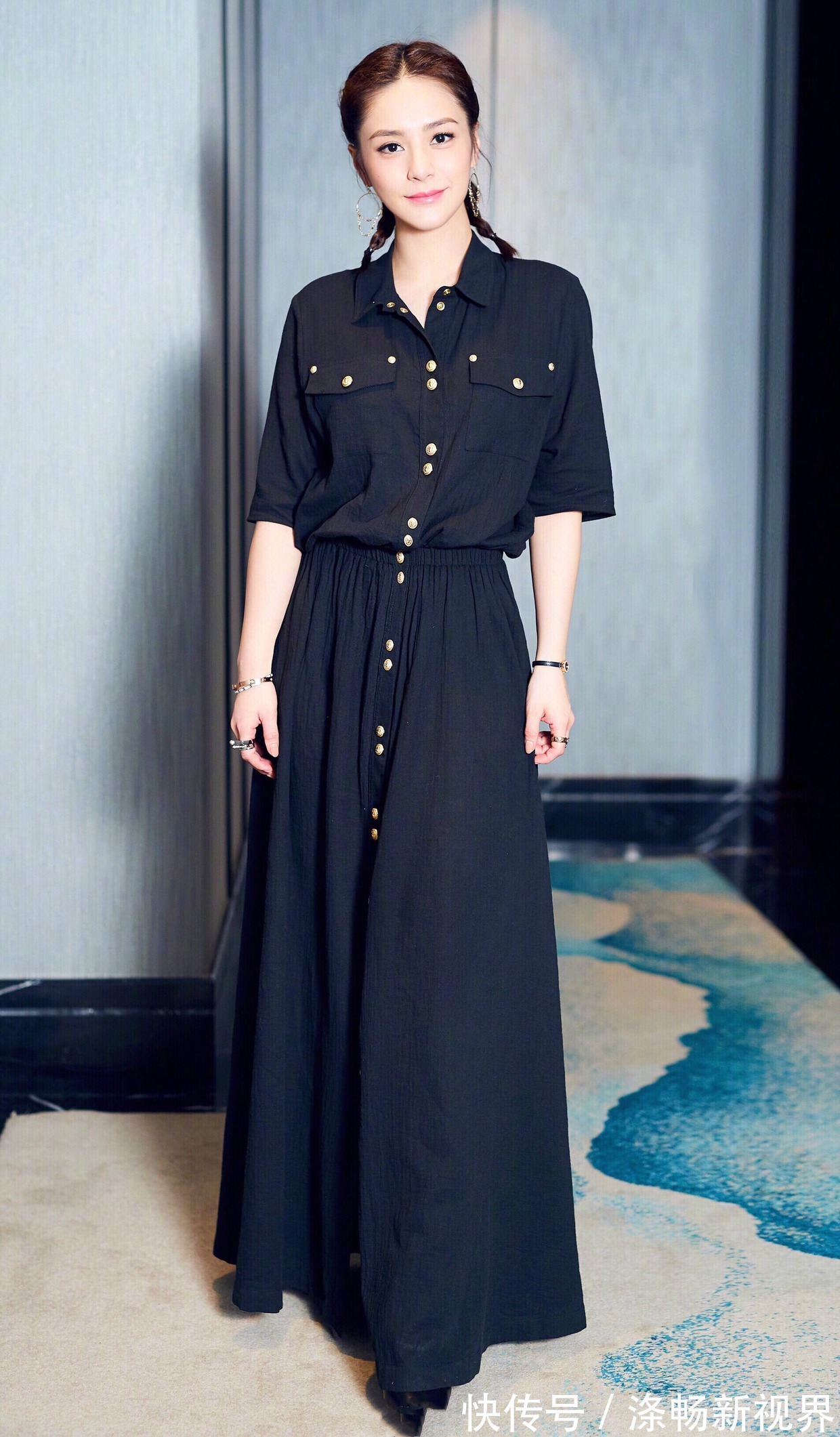 连衣裙|阿娇终于美回来了,穿缎面吊带连衣裙配卷发,美得“倾国倾城”