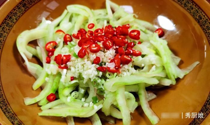 宝贝|很多人只吃果肉，其实果皮才是宝贝，切好一腌一拌，消暑又开胃