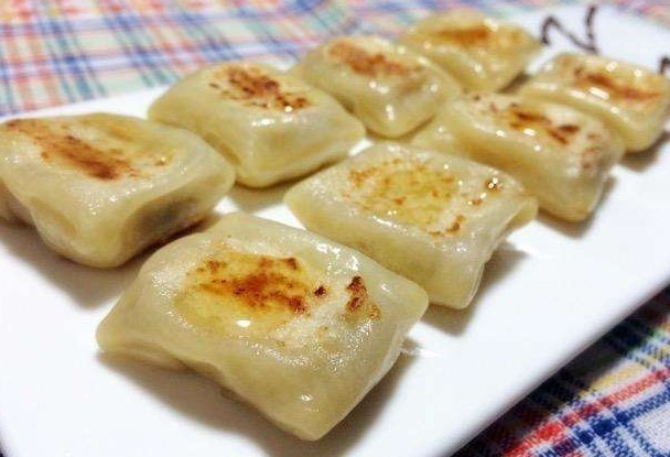 美味|剩下的饺子皮这样处理后，实在美味，好吃到你不想再包饺子