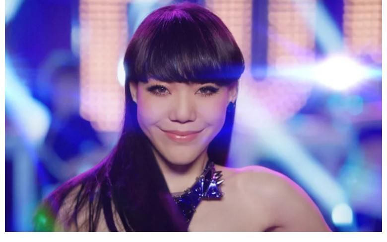 “好聲音”吳莫愁的幻滅史：從一夜爆紅到退圈，究竟發(fā)生了什么？