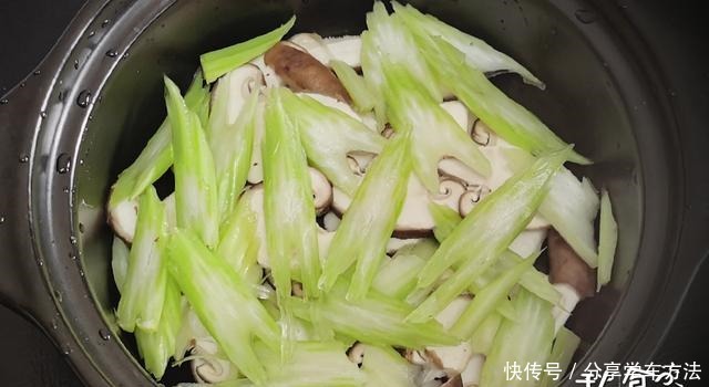 冬天“鸡肉”这样做真香,肉嫩汤鲜、营养美味,应季而食温暖过冬