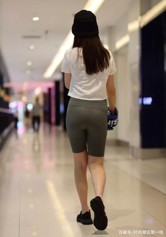 底裤|打底裤“过时”了,如今流行“五分裤”,女孩们早已按耐不住了!