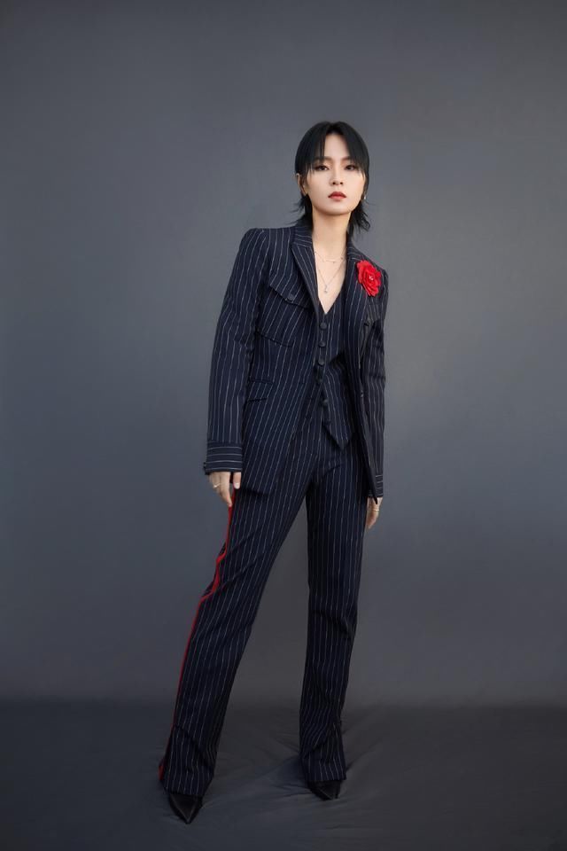 衬衫搭配 34岁周笔畅独居生活惹人羡,一个人的精致仪式感,难怪能拒绝催婚