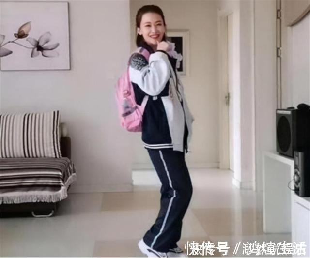 校服|80后宝妈穿上初中女儿校服，惊艳了宝爸，网友：是心动啊