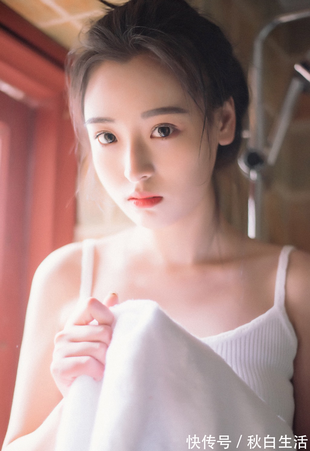 短裤|时尚穿搭第七百三十八期 吊带背心搭配白色短裤美美的家居穿搭