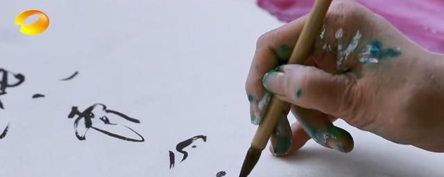 倪萍：捞金陶冶情操两不误，一边录节目一边为《怦然再心动》作画