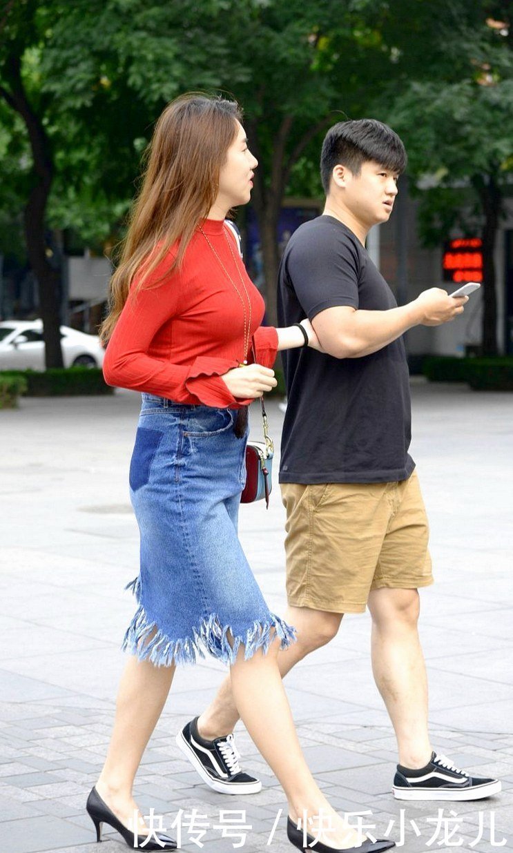 优雅|毛边牛仔高腰裙,尽显优雅又迷人