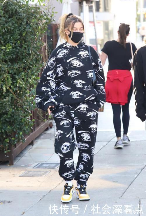  卫衣搭配|今冬火了一种穿法，就是“卫衣+X”，冬天的青春时尚感都靠它了