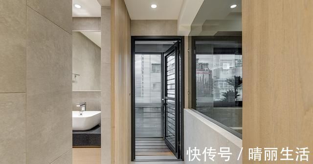 卫生间|坚持简装不乱买,96㎡清爽明亮客厅打一排地柜,看完忍不住夸赞