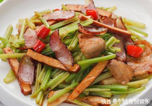  后将|芹菜炒腊肉，先炒芹菜还是先炒腊肉大厨都不对，难怪不好吃