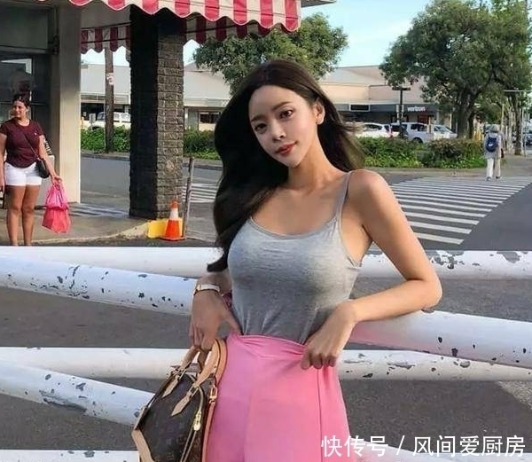s曲线|街拍:小姐姐紧身迷人穿搭,呈现S曲线,赚足眼球!