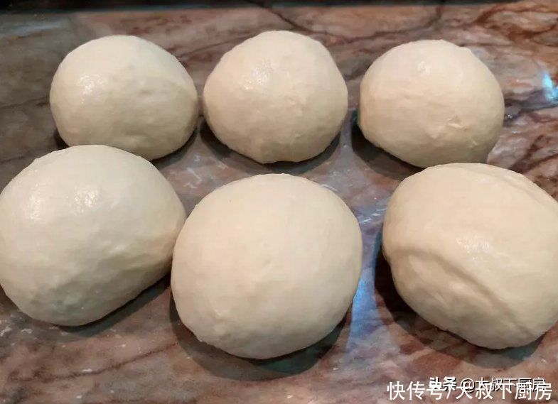 早餐不求人！大叔教你经典原味贝果，简单易学，比甜甜圈好吃