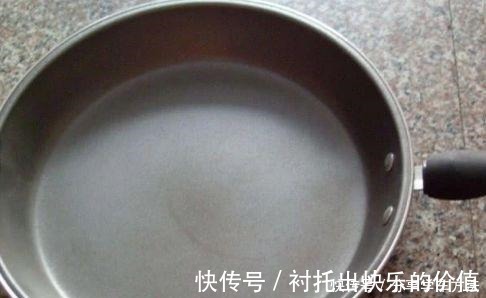 醋酸|锅底烧糊了,不要用钢丝球擦!教你用这招,锅立马焕然一新!