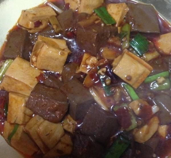  难怪|煮猪血时，很多人跳过这1步，老伙夫：难怪猪血又老又腥