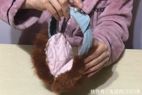旧衣服上的毛领别急着扔，只需这样剪一剪，全家人都抢着用！