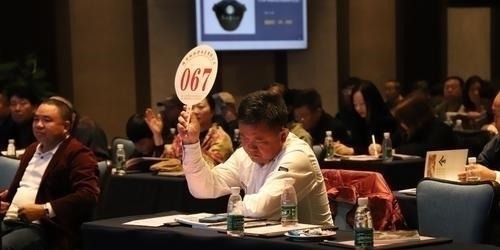 收藏家@张大千的“泼墨图”,被187万“捡漏”,9年后转手卖2.4亿元