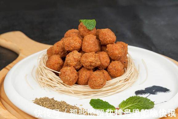 炸肉丸子时,切记“2放2不放”,丸子外焦里嫩,酥脆不油腻