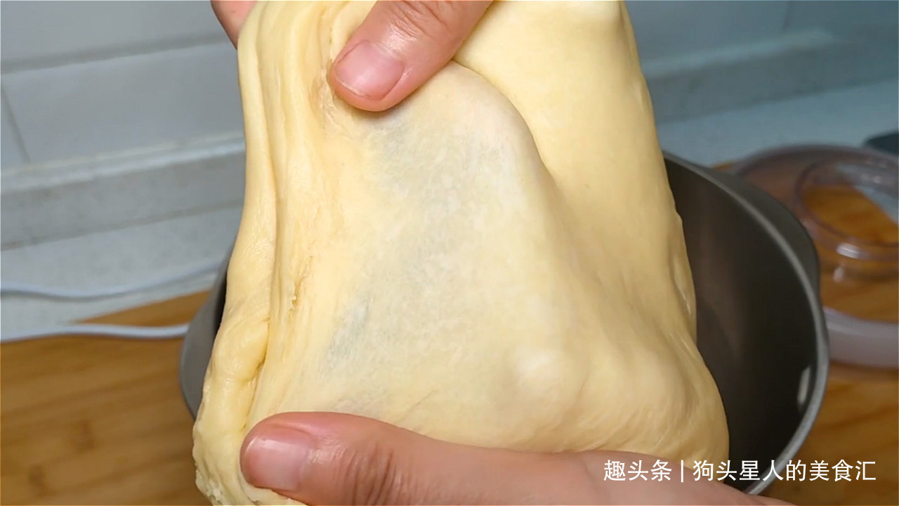 电饭煲|1碗面粉2个鸡蛋,教你在家做面包,不用烤不用电饭煲,拉丝又松软