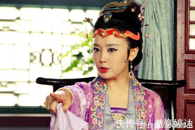 王夫人&王熙凤为何喜欢黛玉不喜欢宝钗她说的一句俏皮话，透露了答案