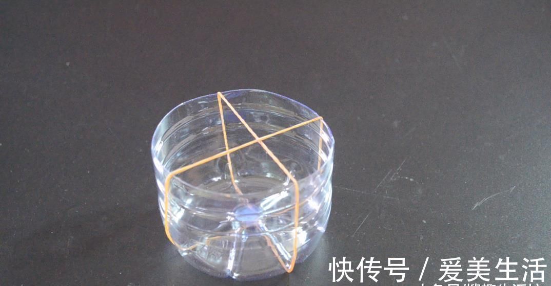 橡皮筋绑在塑料瓶上太厉害了, 解决了很多家庭的烦恼, 看完赶紧试试