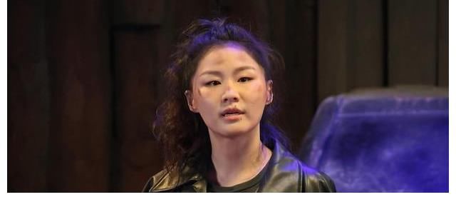 “表情帝”金靖表演風(fēng)格被質(zhì)疑，離開春晚舞臺(tái)之后為何屢屢翻車？