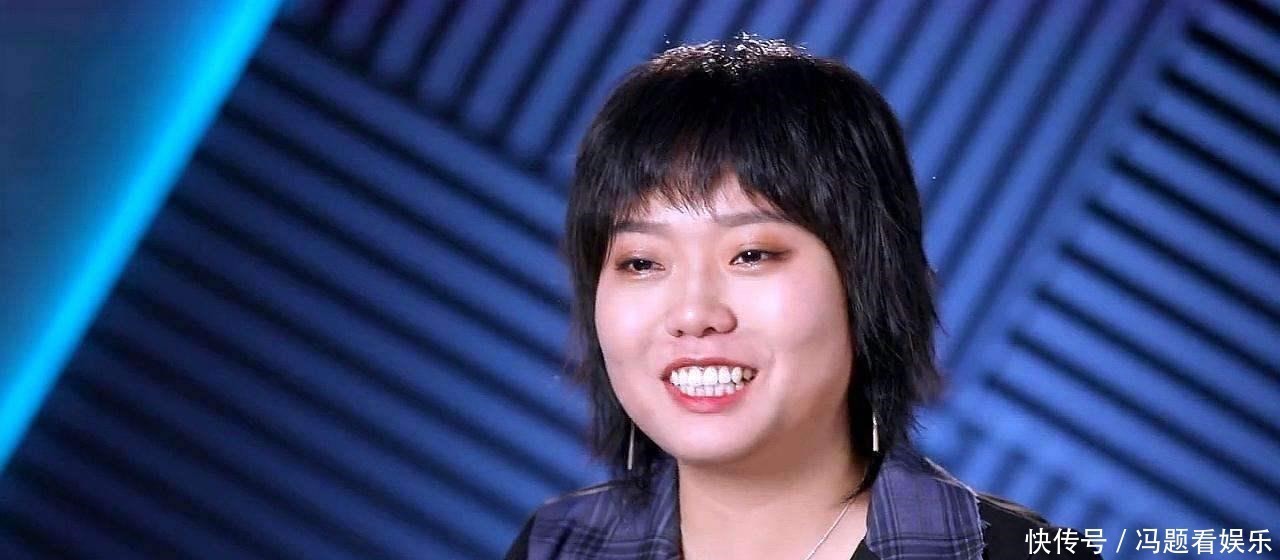 因村民的产品没有证书,不能直播卖,拒绝之后李雪琴难过地掉眼泪