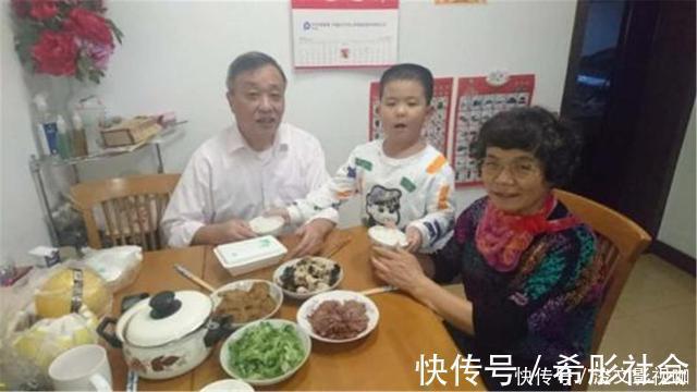 孩子|长大后有出息的孩子,吃饭时大多遵守3个“规矩”,教养骗不了人