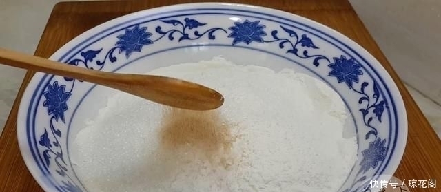 面团|面粉别炸油条了，教你这样做，比烤的简单，比面包香，孩子都爱吃