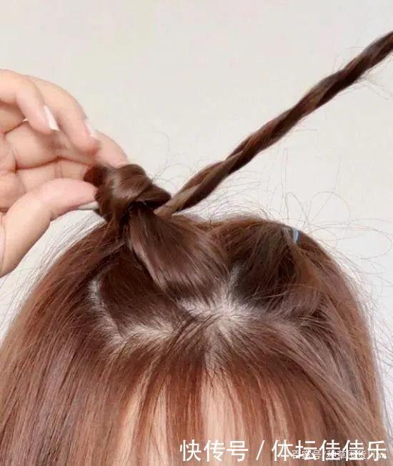 别再披头发了!冬天超火的5款编发,无敌显脸小!