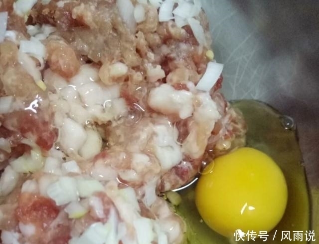 肉丸子|肉丸子做糖醋味，三两小孩几分钟抢光光