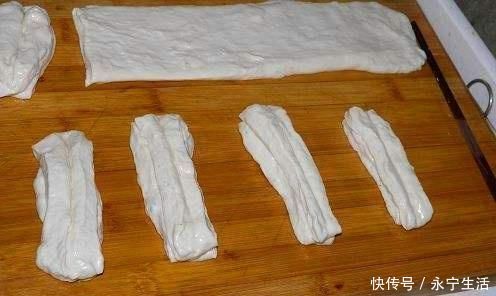 和面|炸油条时，别急着加水和面！先做这一步，油条蓬松酥脆