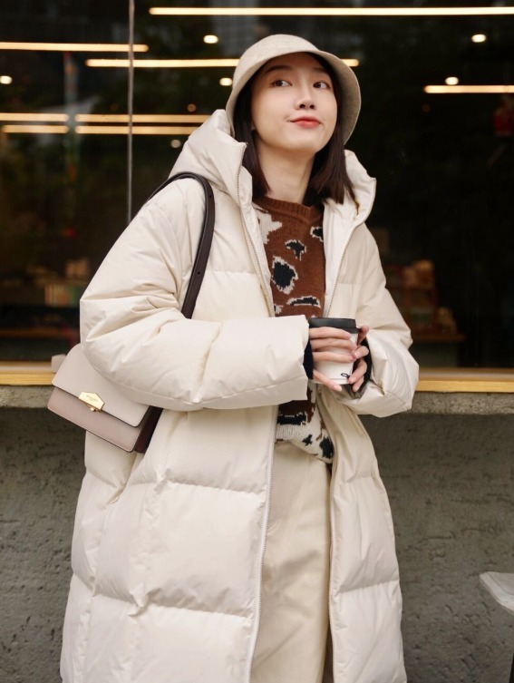 微胖身材 羽绒服怎么穿保暖又洋气?看看这些穿搭方式,简约日常又显气质