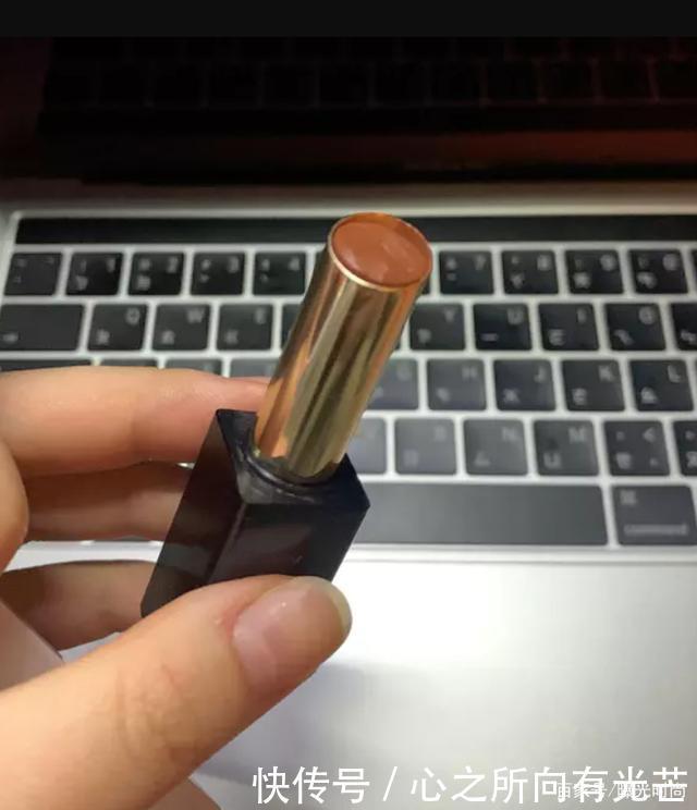 唇膏色号不喜欢怎么办,口红断了怎么拯救教你如何把它变废为宝