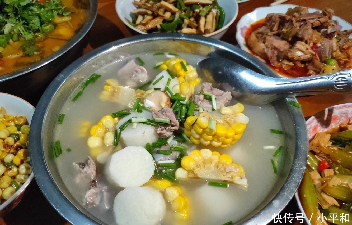西芹拌腐竹|初五亲戚来拜年，做了满满的三大桌菜，吃出家的味道，客人都说好