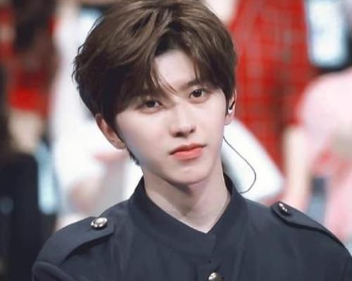 《跑男9》宣布新阵容，黄旭熙回归郑恺退出，新成员是蔡徐坤劲敌