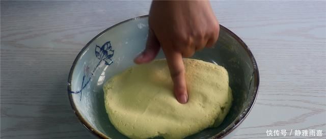 糯米粉这样做才好吃,外酥里软不粘牙,比油炸糕还简单