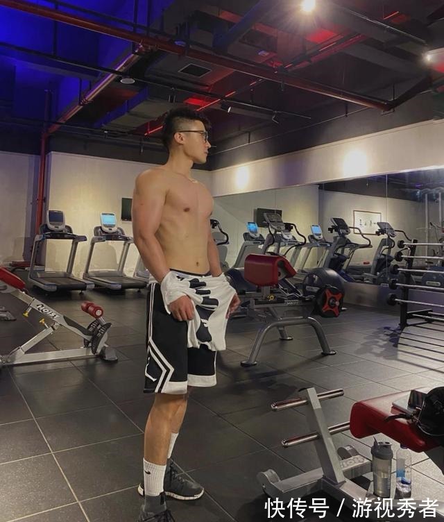 肌肉|这枚又高又壮的运动型肌肉直男有点上头哦!