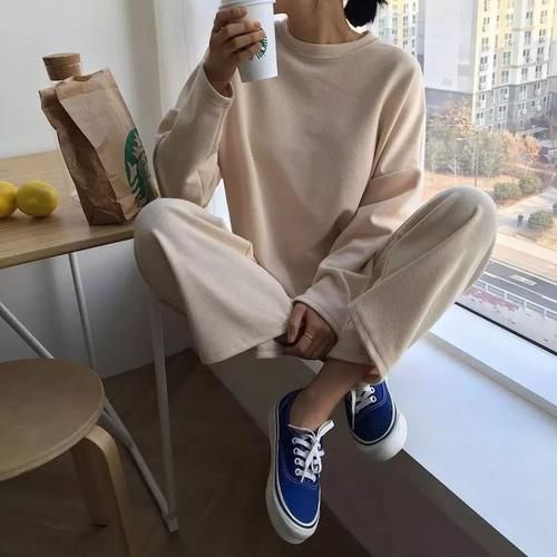 奶奶裤+毛衣+卫衣的穿衣搭配=春季搭配王炸组合！