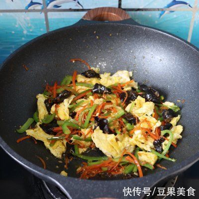  好吃到舔盘的鱼香鸡蛋，酸甜可口