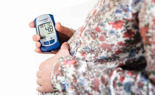 胎膜|25岁宝妈喜得双胞胎,剖腹产取出第二个宝宝,医生护士蒙了