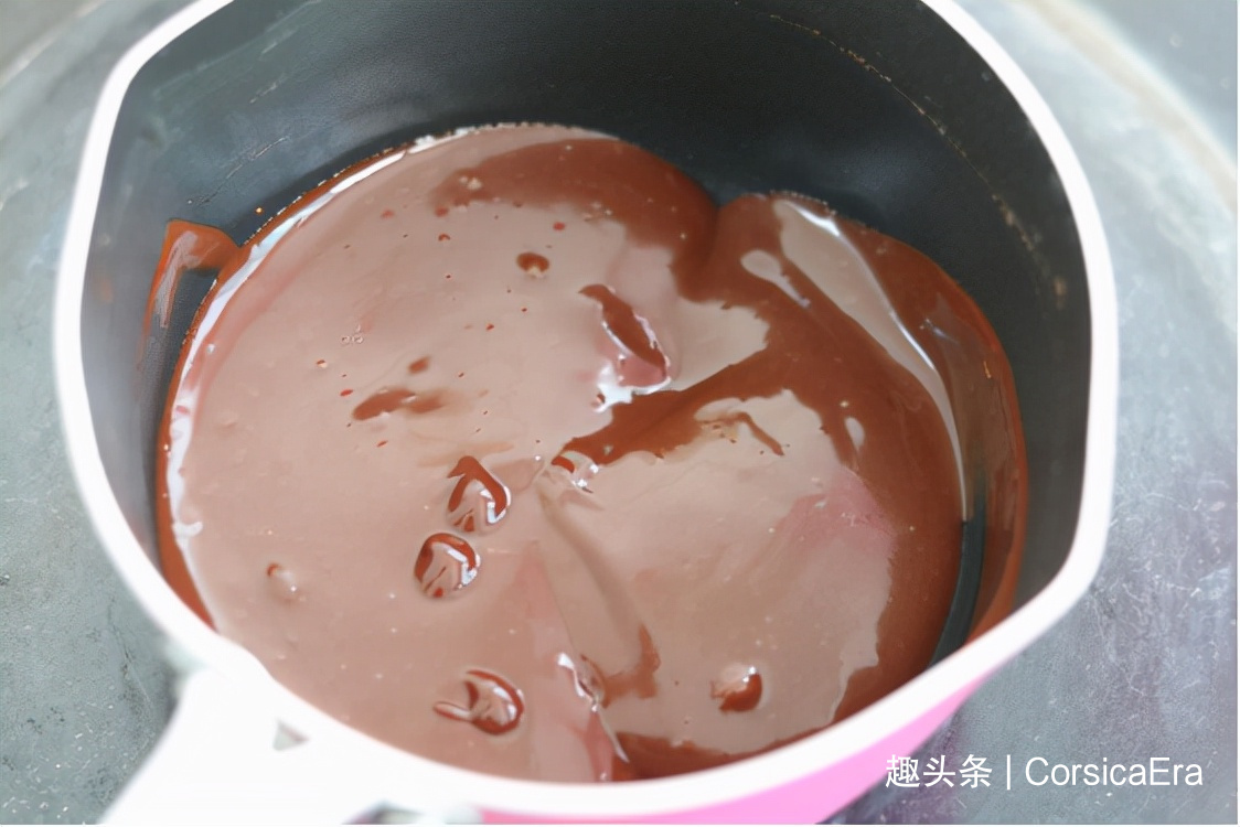 外酥里嫩的布丁塔,咬下一口层次丰富,有浓郁的巧克力味道!